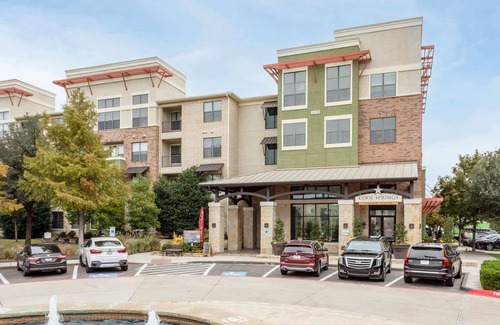 Frisco Apartment | Kasa | Family Friendly 2B + Steps to Stonebriar Mall | Frisco