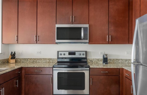 The Loop Apartment | Kasa | Inviting 2 BD + Laptop Friendly | Chicago