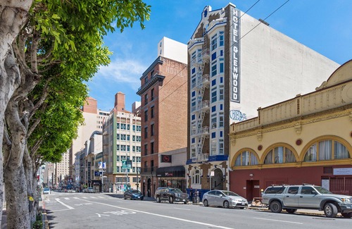 Lower Nob Hill Apartment | Kasa La Monarca | Inviting Studio in San Francisco, Enjoy Local Eateries