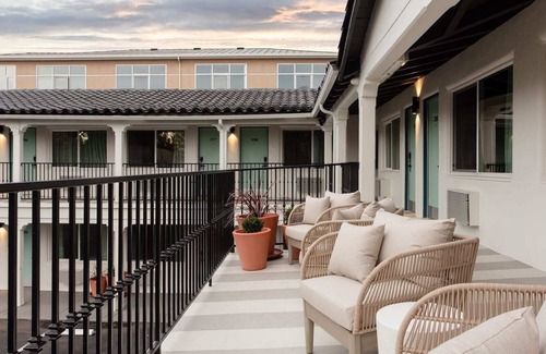 Ventura Apartment | Kasa Palo Alto | Explore Silicon Valley with the Family