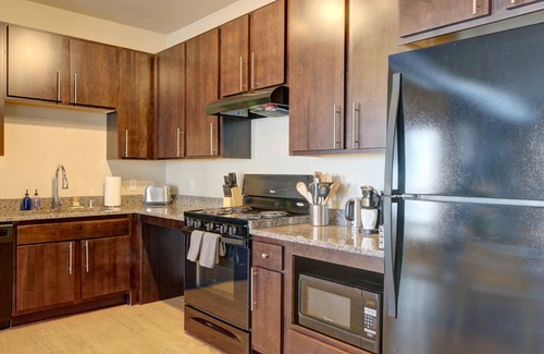 Westown Apartment | Kasa Relax With the Family in Westown Neighborhood Milwaukee