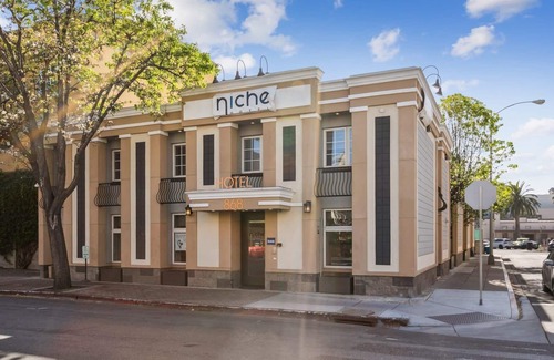 Centennial Apartment | Kasa The Niche | Relax in Your King Bed