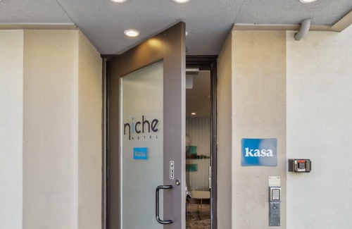 Centennial Apartment | Kasa The Niche | Relax in Your King Bed