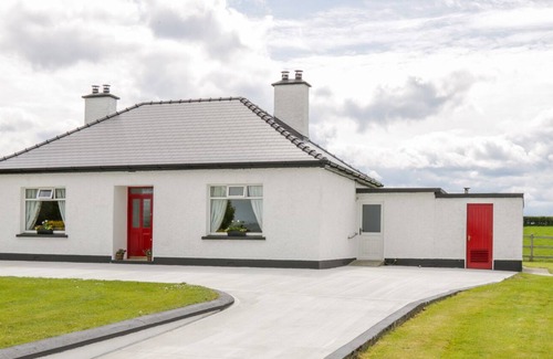 Ballina Cottage | KATE'S COTTAGE, pet friendly, with open fire in Ballina, County Mayo