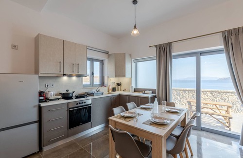 Monemvasia House | Katerinas Villa 1 - Monemvasia Beachfront Serenity