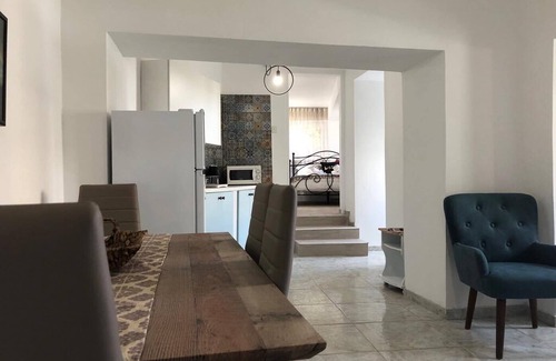 Old Town Apartment | Katsikantaris City Center Home with AC+ Balcony #7