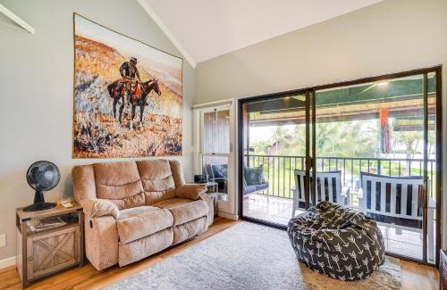 Kaunakakai Apartment | Kaunakakai Vacation Rental with Pool Access and AandC!