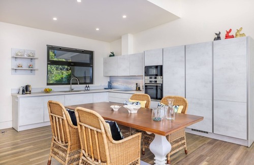 Totara North Villa | KAURI HILL ESTATE Luxe Mountain Retreat Overlooking Whangaroa Harbour