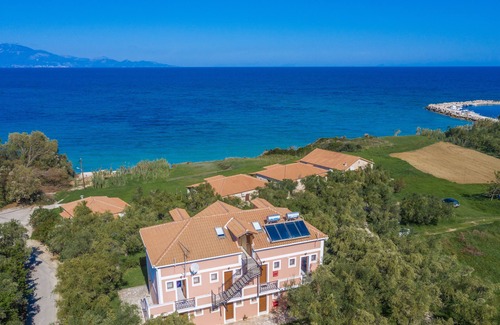 Psarou Apartment | Kavos Psarou Comfortable By The Sea, Sea View Studio