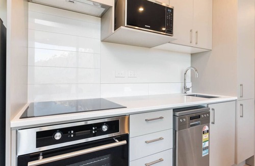 Frankton Apartment | Kawarau View - Close to airport, shopping, cafes & bars.