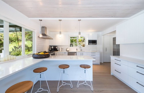 Kawau Island Resort | Kawau Lodge - Kotuku Master Suite plus 3 bedrooms