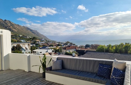 Gordons Bay Central Cottage | Kaya Moya, Sleeps 2, Modern and central with sea view
