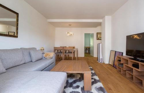 Werd Apartment | KAYA Zurich Apartment 2A - Downtown 2BR Apt with Balcony