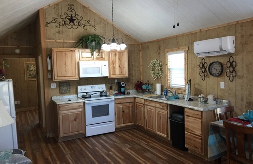 Ingram Cabin | Kayak River Access Cabin #5- Paradise River Bend