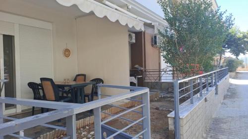 Paralia Ofryniou House | Kaza Oasis