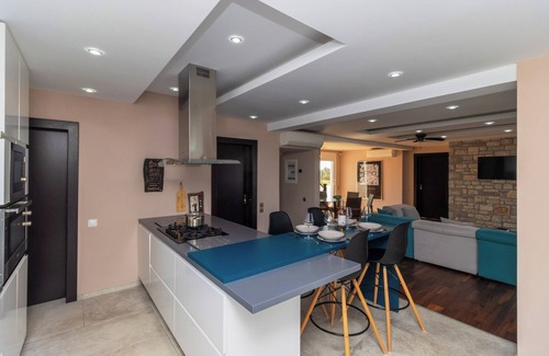 Pylos-Nestoras Villa | Kbel sea view Villa, private pool, sleeps8, garden
