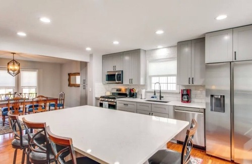 Lenexa House | KC Chalet in Lenexa & Overland Park Area. Private covered garage and driveway.