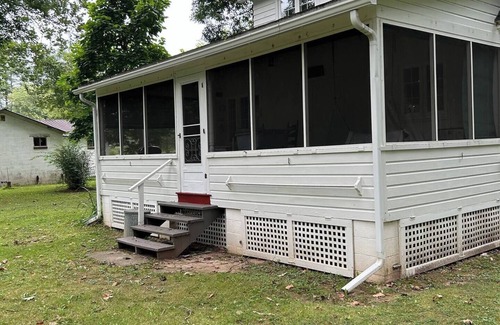 Fishertown Cottage | KD CottagesnCharming stone cottage on Dunnings Creek in Bedford County
