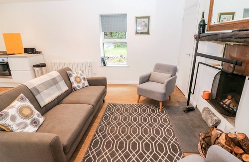 Glenbeigh Cottage | KEALDUFF LOWER, family friendly in Glenbeigh, County Kerry
