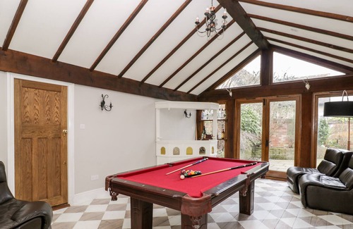 Broadwas Cottage | KEDGES FARMHOUSE, family friendly in St John's, Worcester
