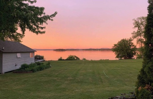 South Hero Cottage | Keeler Bay Lakefront 2BR Cottage, Mansfield