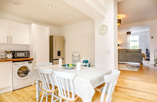Exmouth Cottage | KEELING, family friendly, with a garden in Exmouth