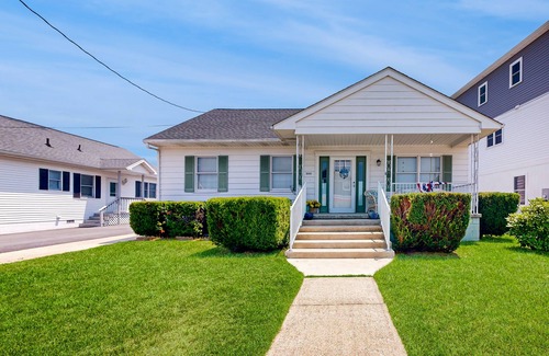 Keen-Wik On the Bay House | Keenwick on the Bay waterfront home with AC, W/D, Free WIFI & dock