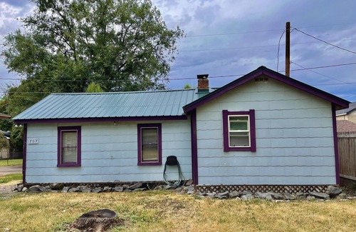 Polson House | Keep it simple at this peaceful and centrally-located place.
