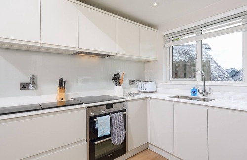 Bugford Cottage | KEEPERS LODGE, HILLFIELD VILLAGE, family friendly in Dartmouth