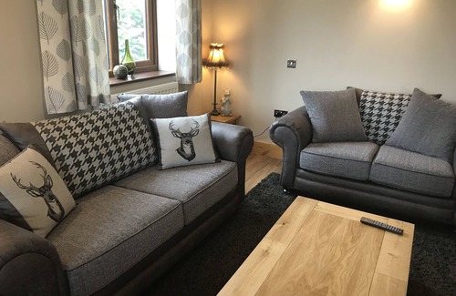 Maidstone Cabin | Keepers Retreat two bedroom log cabin situated on a working farm in Kent.