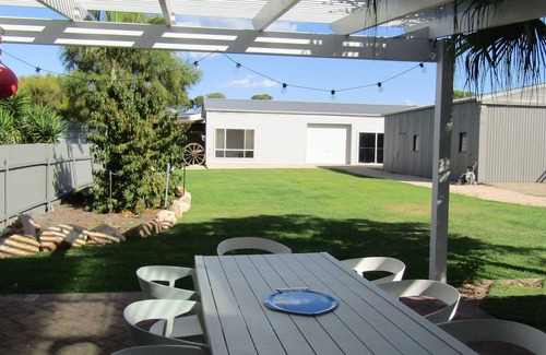 Dalrymple House | Keepin it Reel - Dog friendly - Off Peak Special!