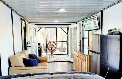 Uncertain Boat Rental | Keepin It Reel on Caddo Lake (Houseboat)