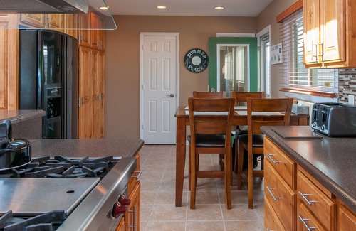 Stoughton House | Kegonsa Cabin: 4Br/3Ba Lake Home/1 Guest Room