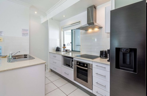 Bellara Apartment | Keith's on Sylvan Beach. Stylish 2BR unit with awesome Pumistone Passage views.