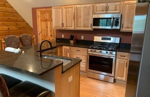 Suring Cabin | Kelly Lake HideAway-private, lake views, ATV trailnSleeps 8- 4 Beds- 1 Bathroom