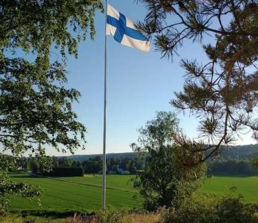 Salo Villa | Keltainen talo - tilava huvila lähellä Saloa