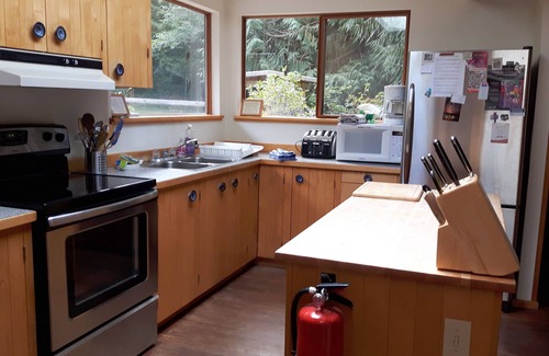 Hornby Island House | KEMA Hornby Island - House - Waterfront with Views - Beach access under repair