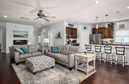 Clear Lake Shores House | Kemah Baydreaming! Near Kemah Boardwalk!