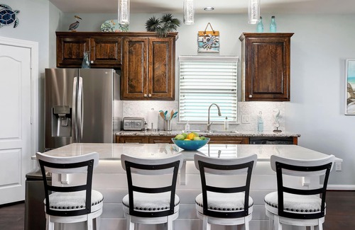 Clear Lake Shores House | Kemah Baydreaming! Near Kemah Boardwalk!
