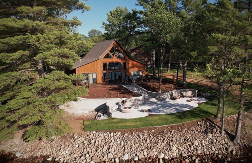 Dollar Bay House | Kemp's Lake Front Guest House