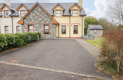Kenmare Cottage | KENMARE BAY COTTAGE, family friendly in Kenmare, County Kerry