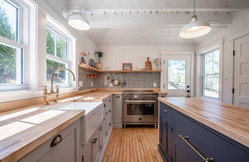 Kennebunk House | Kennebunk 5 Bedroom 3.5 Bathroom Cottage and Bunkhouse— Walk to Beach and Town!