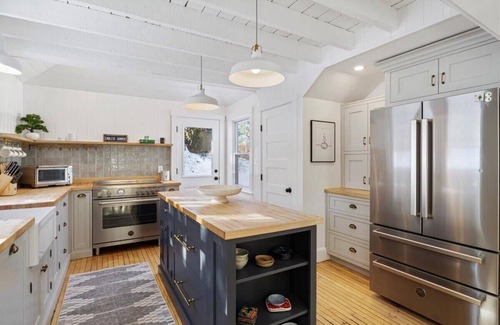 Kennebunk House | Kennebunk 5 Bedroom 3.5 Bathroom Cottage and Bunkhouse— Walk to Beach and Town!