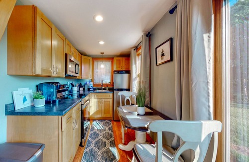 Kennebunk Cottage | Kennebunk coastal cottage, close to great beaches!