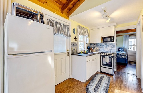 Kennebunk Cottage | Kennebunk cottage w/shared pool - close to beach