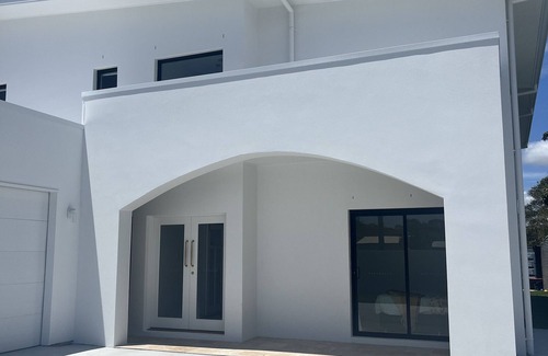 Tweed Heads West House | Kennedy house is new build on the tweed river. 5mins to beach. 7mins to airport