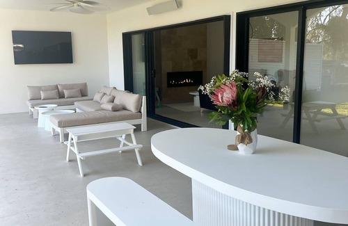 Tweed Heads West House | Kennedy house is new build on the tweed river. 5mins to beach. 7mins to airport