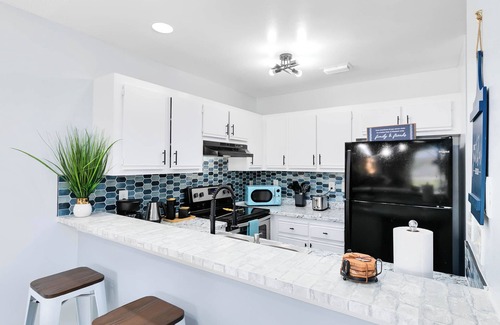 Titusville Apartment | *Kennedy Space* *NASA*Pool, BBQ, Gym, Patio, Games