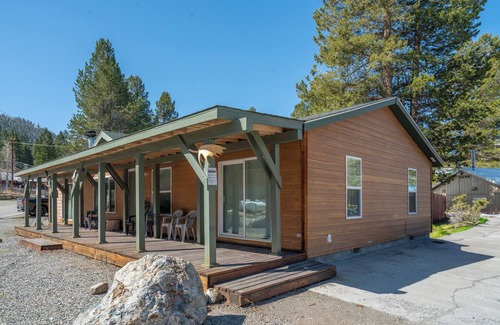 June Lake House | Kenton House- Village Location, Walk to both June & Gull Lakes and Shops and Restaurants