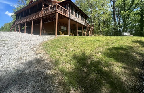 Bakerton Cabin | Kentucky Cabin on The Cumberland River with Private Boat Ramp